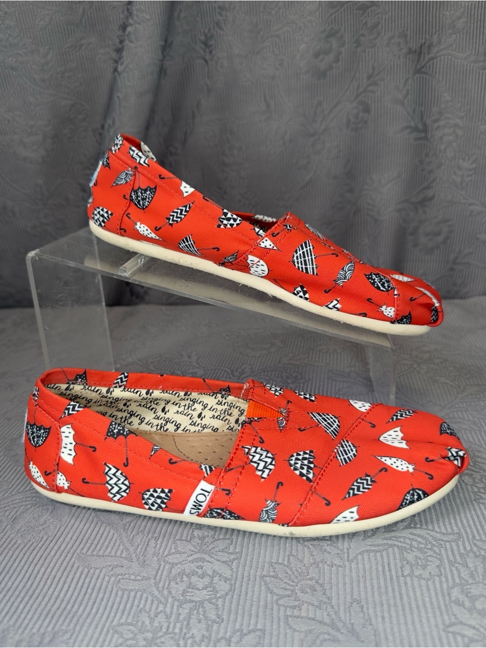 Toms Classic Canvas Slip On Red Umbrella Shoes Sz 5.5